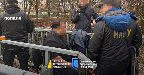 Хабар за «потрібне» рішення: підозрюється суддя (ФОТО)