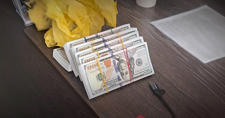 Вимагання $110 тис. хабаря: працівникам СБУ та адвокату повідомили про підозру (ФОТО)